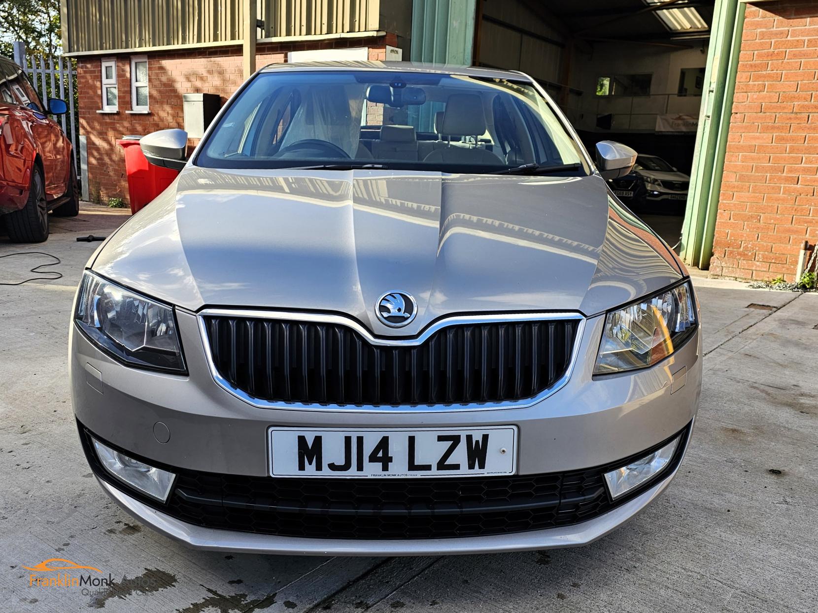 Skoda Octavia 1.6 TDI Elegance Hatchback 5dr Diesel Manual Euro 5 (s/s) (105 ps)