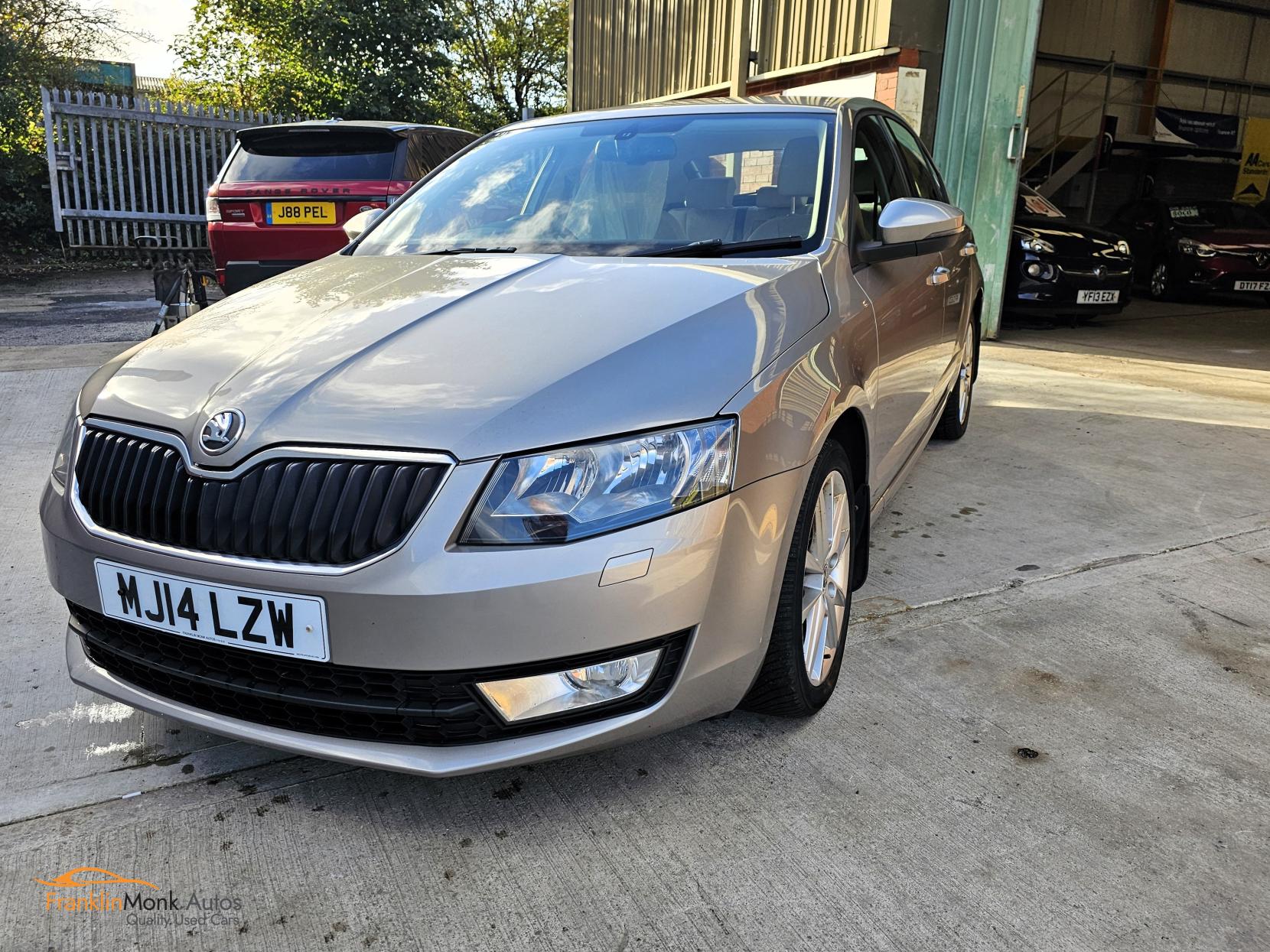 Skoda Octavia 1.6 TDI Elegance Hatchback 5dr Diesel Manual Euro 5 (s/s) (105 ps)